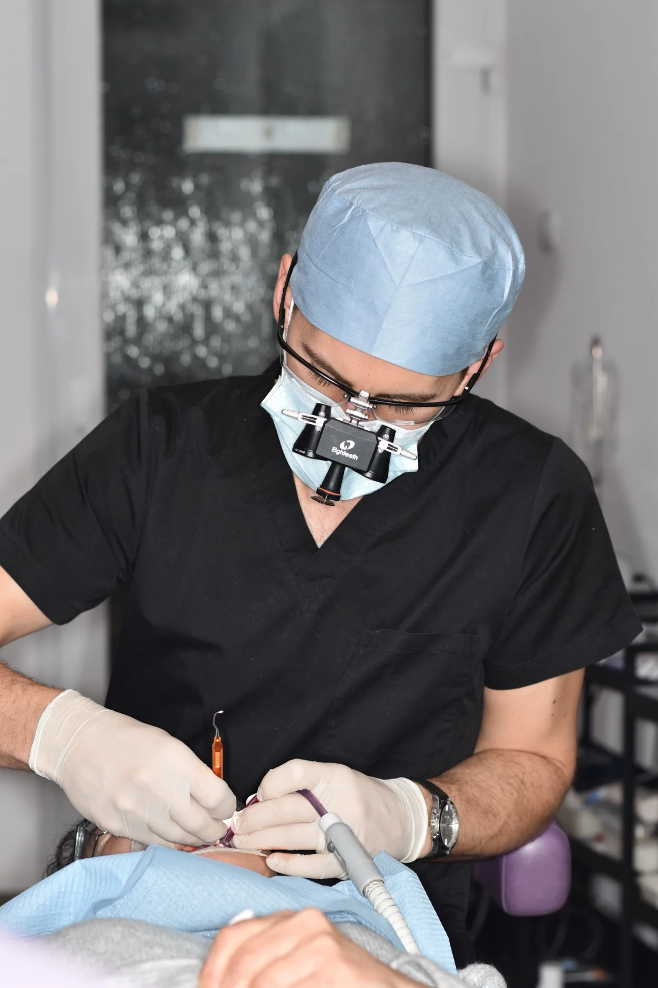 Dr. Moga Cătălin - tratament dentar și implant - dentist specialist Lugoj